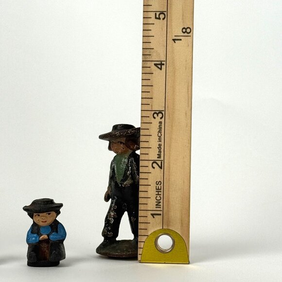 Vintage Cast Iron Amish Family 4 Piece Figurine Set Hand-Painted Folk Art Toys - Picture 6 of 7